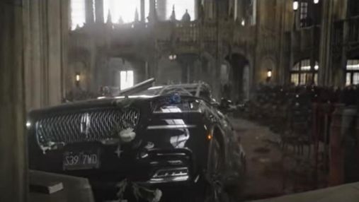 Warner Bros. опубликовала сцену с похоронами из "Бэтмена": напряженные видеокадры
