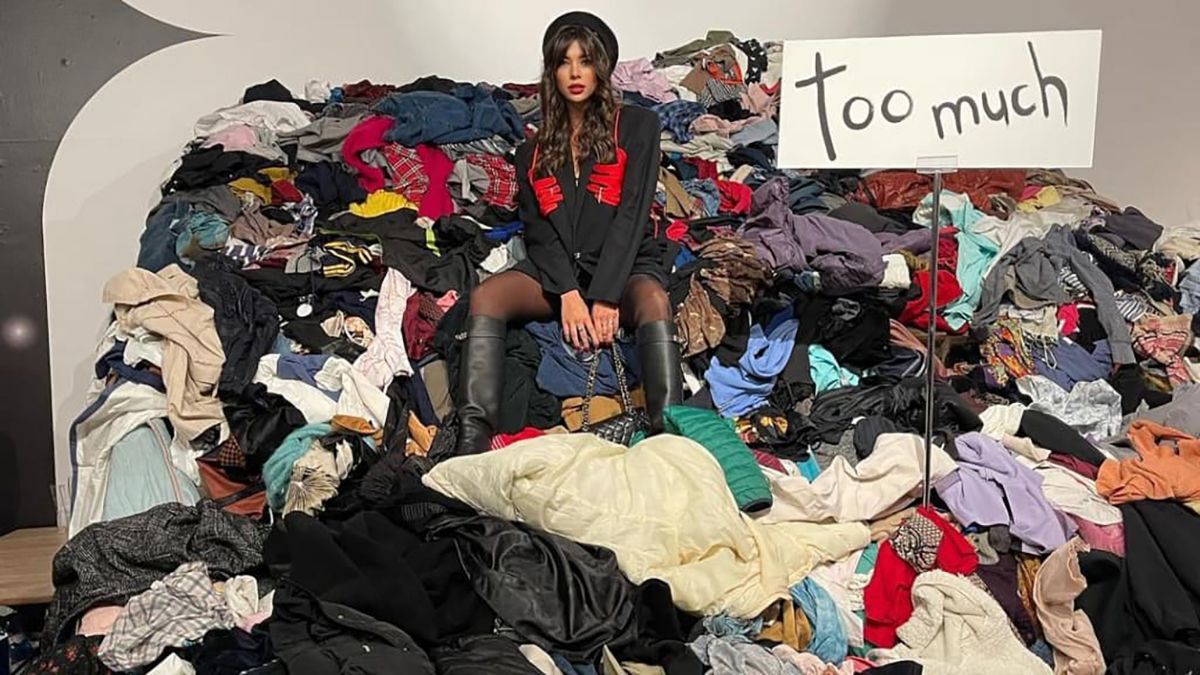 "Мисс Украина Вселенная" Анна Неплях пришла на UFW в эффектном жакете и берете: стильный образ "Мисс Украина Вселенная" Анна Неплях пришла на UFW в эффектном жакете и берете: стильный образ