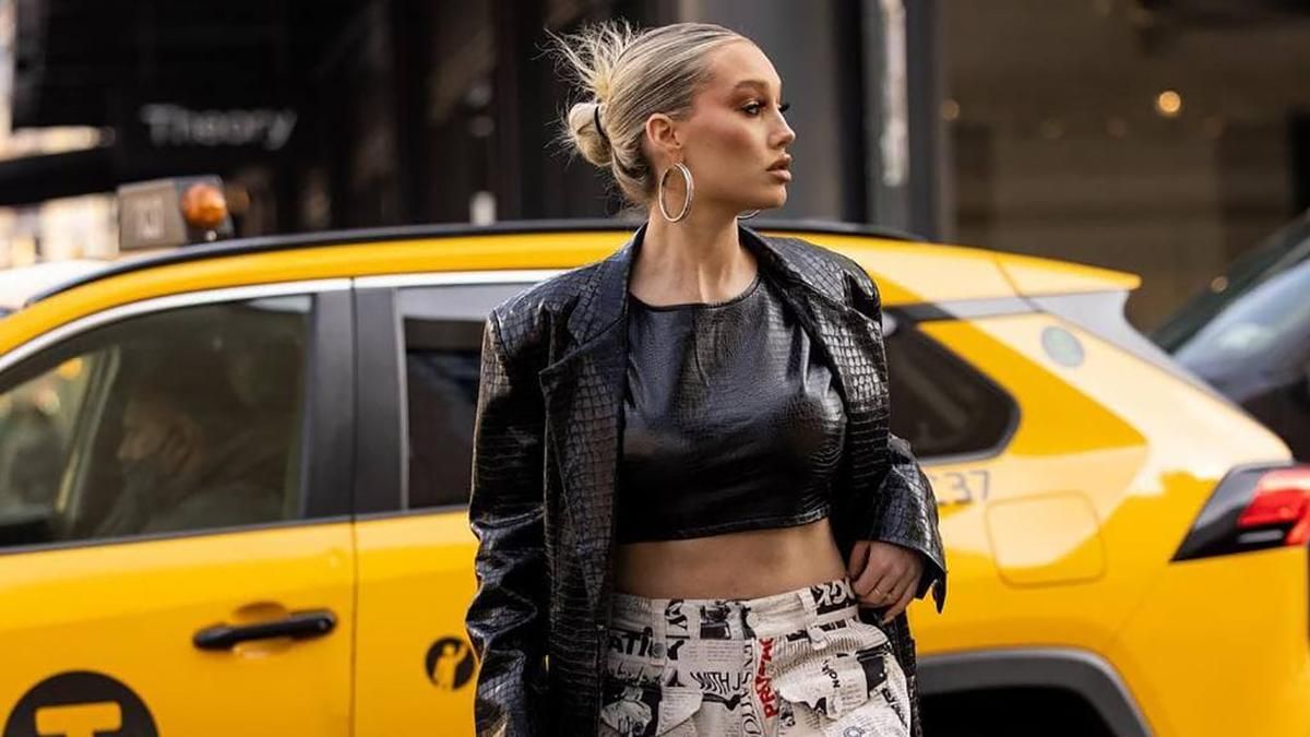 Газетный принт возвращается в моду: что примеряют на себе мировые модные инфлюенсеры Газетный принт возвращается в моду: что примеряют на себе мировые модные инфлюенсеры