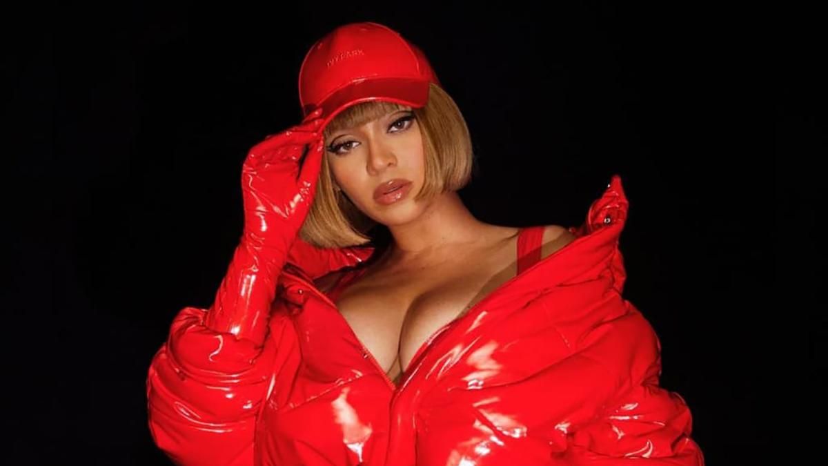 С короткой стрижкой и челкой: Бейонсе произвела фурор в сети провокационной фотосессией С короткой стрижкой и челкой: Бейонсе произвела фурор в сети провокационной фотосессией