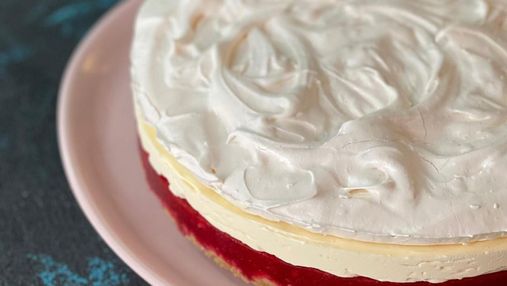 Торт "Малинова хмаринка" підкорить його серце: рецепт без випікання 