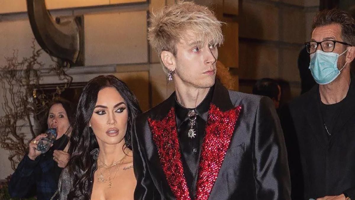 Меган Фокс заскочили в Берліні в стильному образі, який можна легко повторити - Fashion Меган Фокс заскочили в Берліні в стильному образі, який можна легко повторити - Fashion