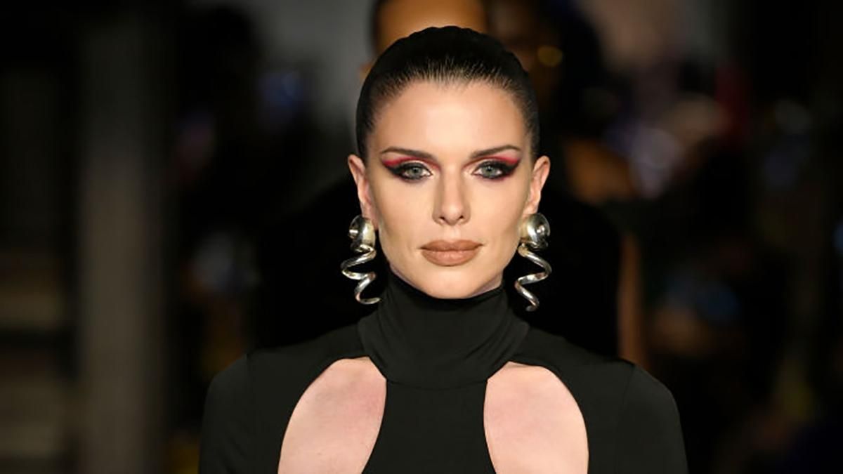 Джулия Фокс открыла модный показ в Нью-Йорке: роскошный образ бывшей Канье Уэста Джулия Фокс открыла модный показ в Нью-Йорке: роскошный образ бывшей Канье Уэста