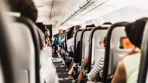 Почему пассажиры самолета могут пересаживаться только с разрешения бортпроводника