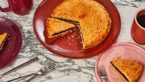 Баскський пиріг з консервованими вишнями та заварним кремом: рецепт кондитерки