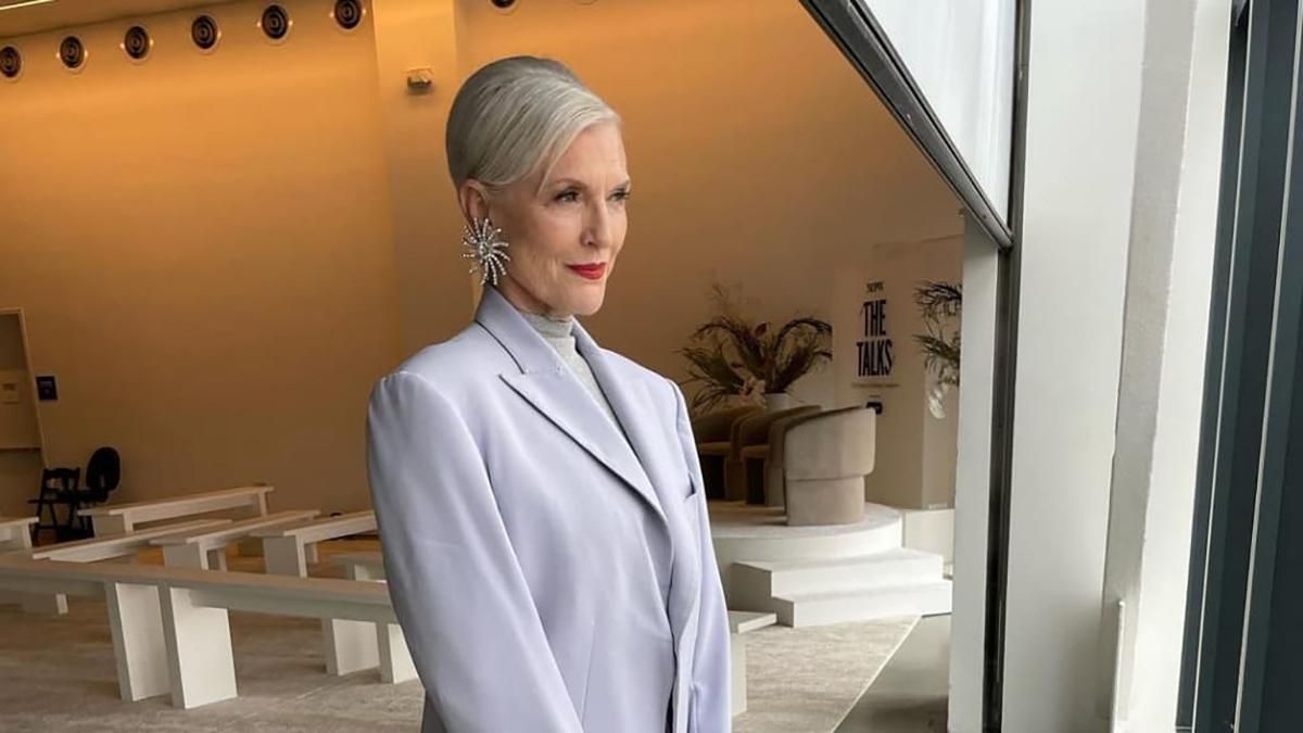 Мей Маск здійснила світський вихід у блакитному костюмі та сріблястому пуховику - Fashion Мей Маск здійснила світський вихід у блакитному костюмі та сріблястому пуховику - Fashion