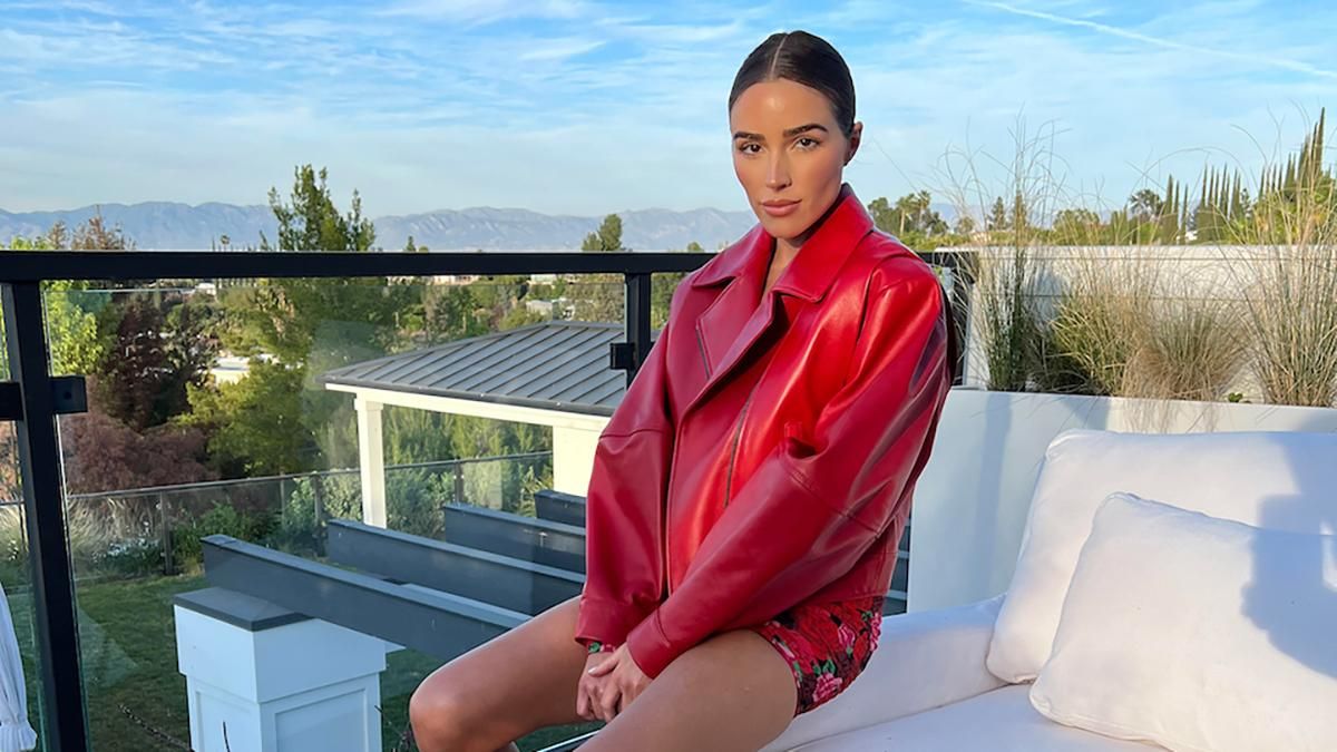 "Мисс Вселенная" Оливия Калпо надела куртку от украинского бренда: стильный образ "Мисс Вселенная" Оливия Калпо надела куртку от украинского бренда: стильный образ