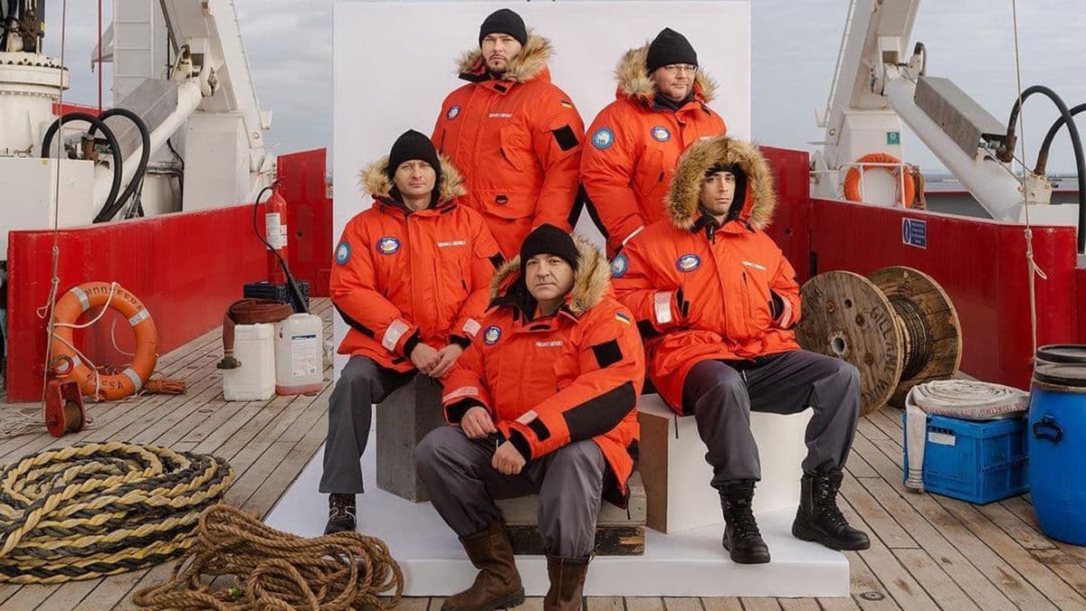 Український бренд IENKI IENKI створив парки для полярників станції "Академік Вернадський" - Fashion Український бренд IENKI IENKI створив парки для полярників станції "Академік Вернадський" - Fashion