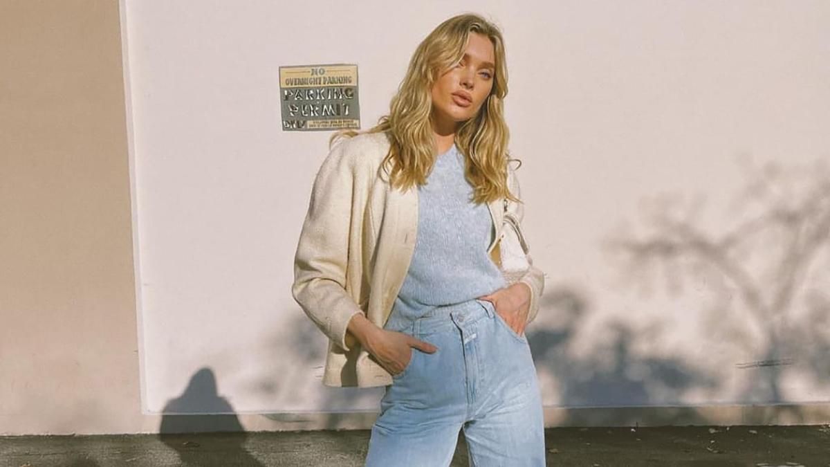 Эльза Хоск очаровала нежным образом в джинсах и лимонном кардигане: яркие фото