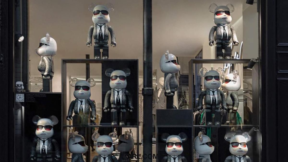 Последняя коллаборация дизайнера: Bearbrick выпустили мишек наподобие Карла Лагерфельда Последняя коллаборация дизайнера: Bearbrick выпустили мишек наподобие Карла Лагерфельда