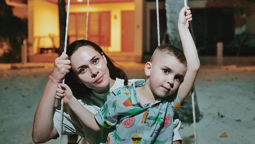 Юлия Санина из The Hardkiss показала российскую технику на Оболони, где она возит сына в школу