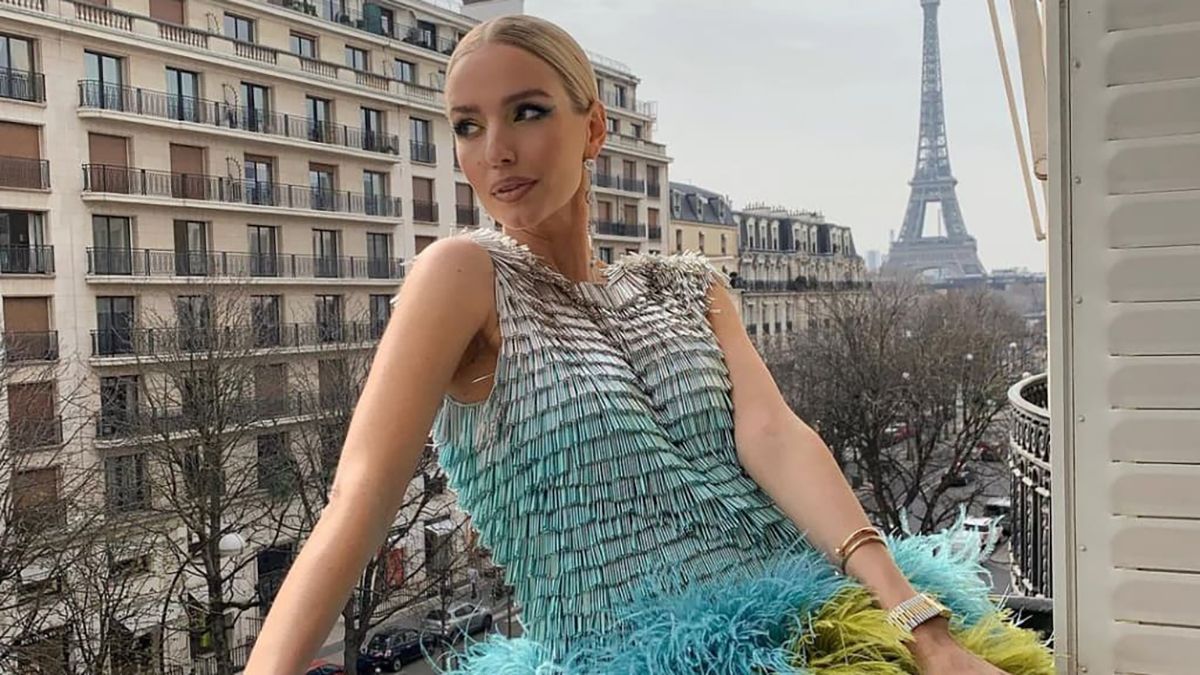 Леони Ханне выражает поддержку Украине в сине-желтом платье: "У меня все еще разбито сердце" - Fashion Леони Ханне выражает поддержку Украине в сине-желтом платье: "У меня все еще разбито сердце" - Fashion