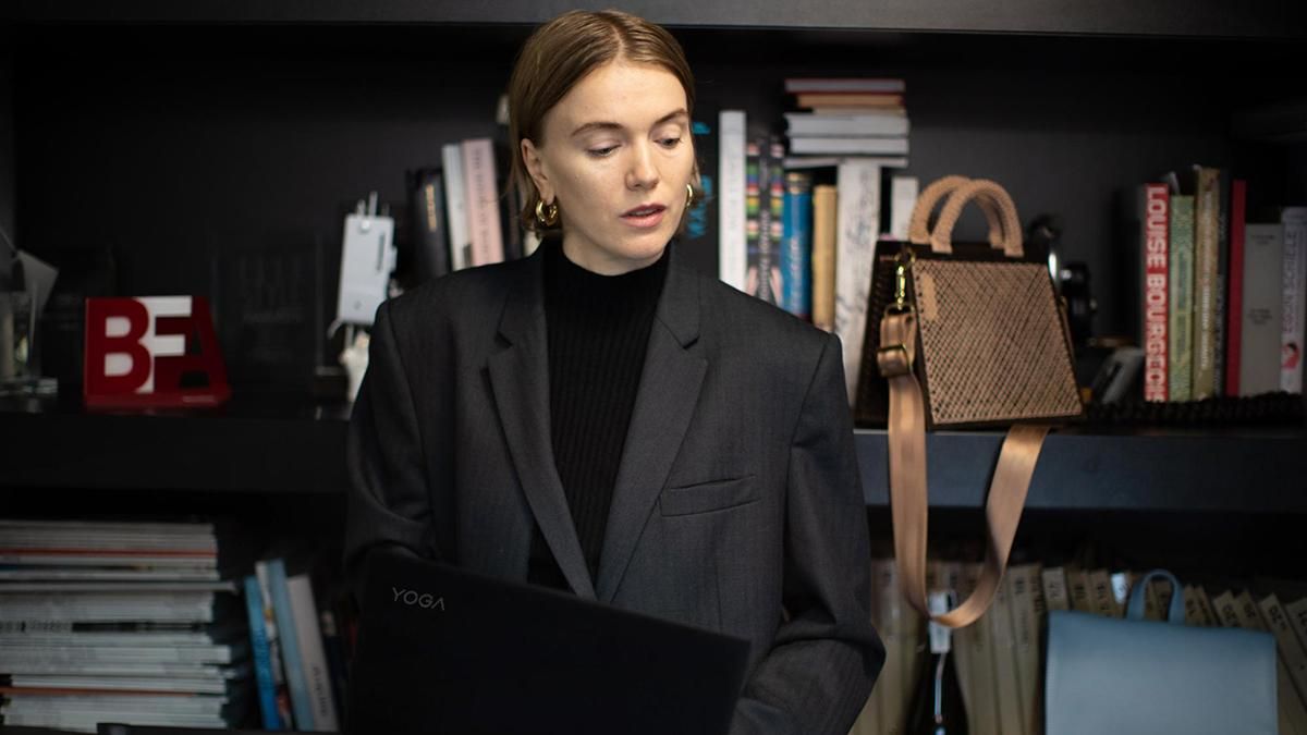 Мама дизайнера Лилии Литковской убегала из Бучи, сталкиваясь с танками: героическая история - Fashion Мама дизайнера Лилии Литковской убегала из Бучи, сталкиваясь с танками: героическая история - Fashion