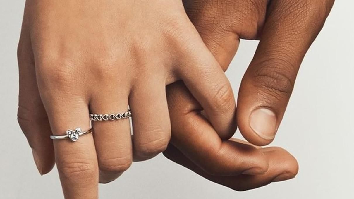 Ювелірний бренд Pandora пожертвував Україні 1 мільйон доларів - Fashion Ювелірний бренд Pandora пожертвував Україні 1 мільйон доларів - Fashion