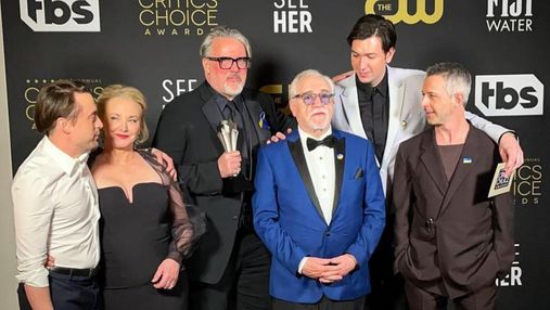 Актеры сериала "Наследники" поддержали Украину на торжественной церемонии Critics Choice Awards 