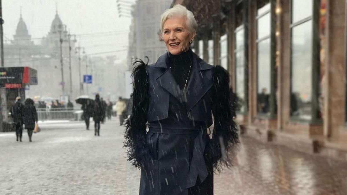 "Украина победит": Мэй Маск щемяще вспоминает поездку в Киев в черном тренче с перьями - Fashion "Украина победит": Мэй Маск щемяще вспоминает поездку в Киев в черном тренче с перьями - Fashion