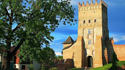 Попри війну життя триває: у Луцьку відновлюють екскурсії замком Любарта