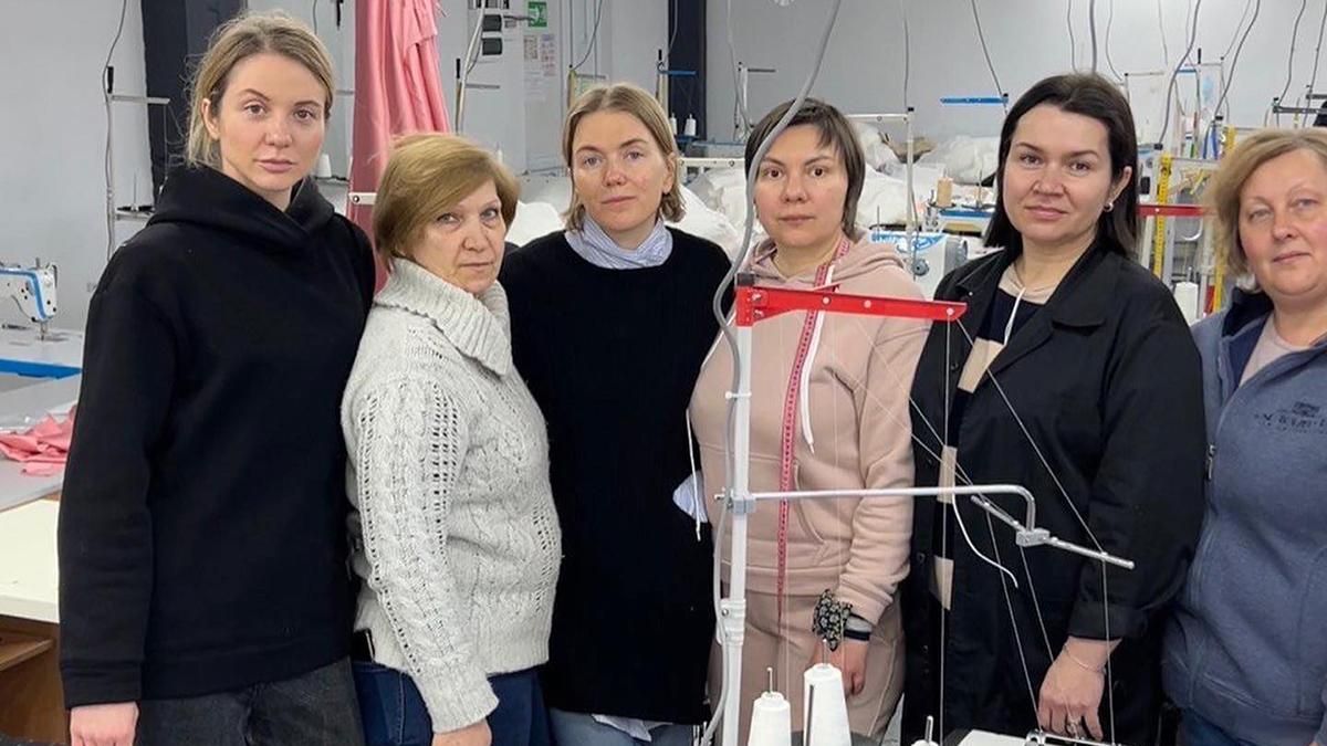 Дизайнер Лилия Литковская переехала с командой во Львов, чтобы поддерживать экономику Украины - Fashion Дизайнер Лилия Литковская переехала с командой во Львов, чтобы поддерживать экономику Украины - Fashion