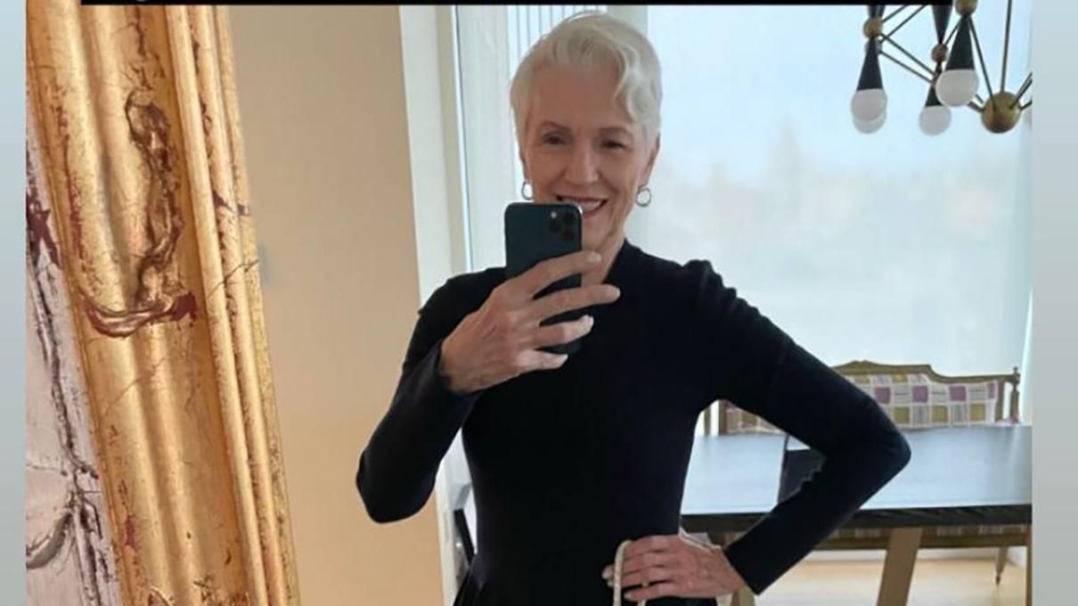 Мэй Маск поддерживает Украину: модель завершила образ сумкой Frolov за 16 тысяч гривен - Fashion Мэй Маск поддерживает Украину: модель завершила образ сумкой Frolov за 16 тысяч гривен - Fashion