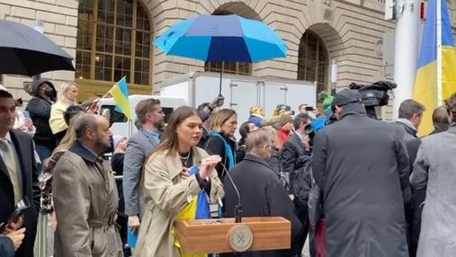 Солистка группы KAZKA исполнила гимн Украины в центре Нью-Йорка: красноречивое видео