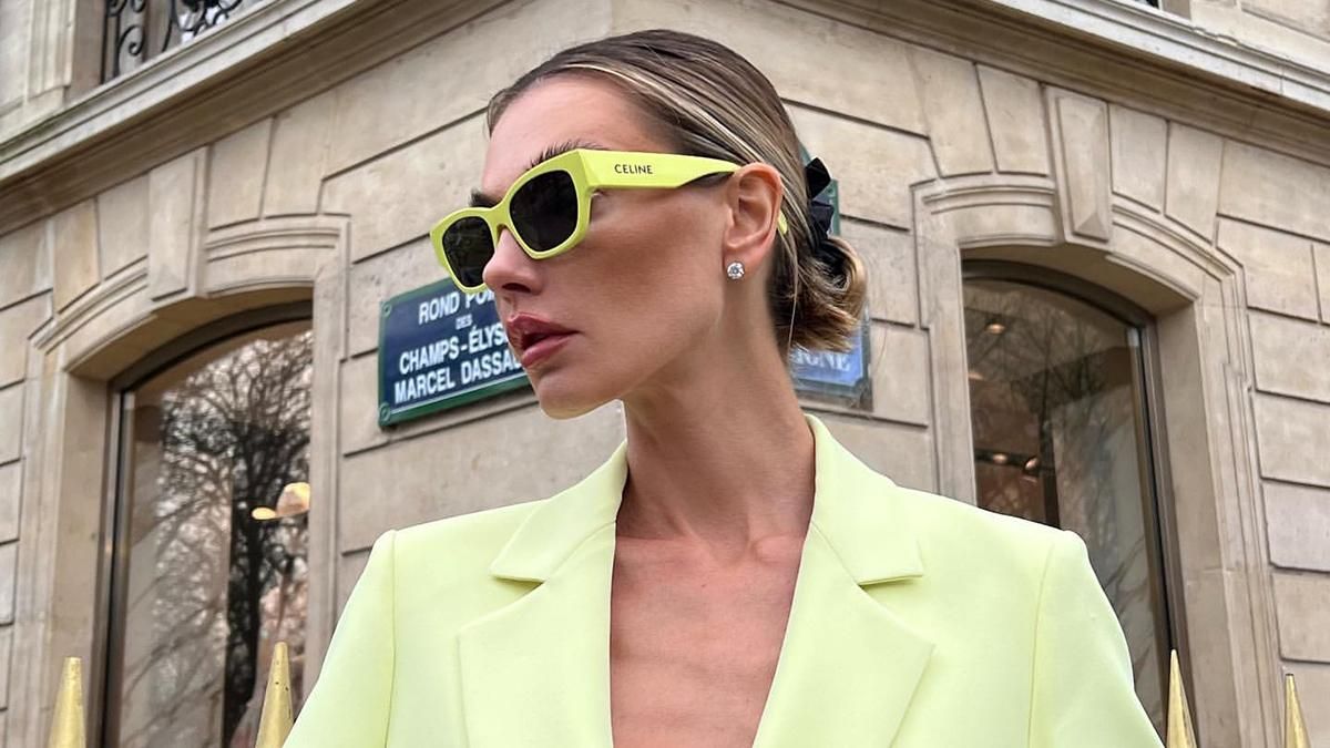 Українська модель Аліна Байкова прийшла на мітинг у Нью-Йорку в блакитно-жовтому костюмі - Fashion