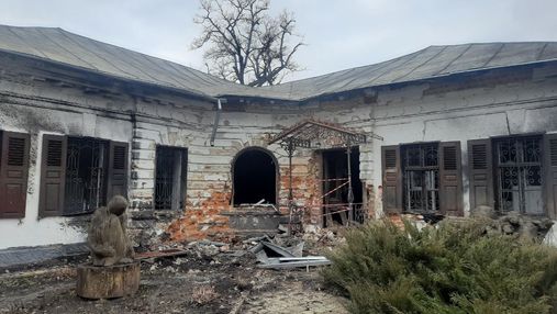 Разбитые и обгоревшие: оккупанты разрушили ряд исторических сооружений в Тростянце