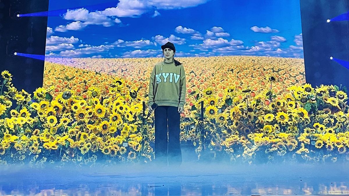 Джамала з’явилася в Бірмінгемі у светрі з надписом Kyiv: де купити светр з іншими назвами міст - Fashion Джамала з’явилася в Бірмінгемі у светрі з надписом Kyiv: де купити светр з іншими назвами міст - Fashion