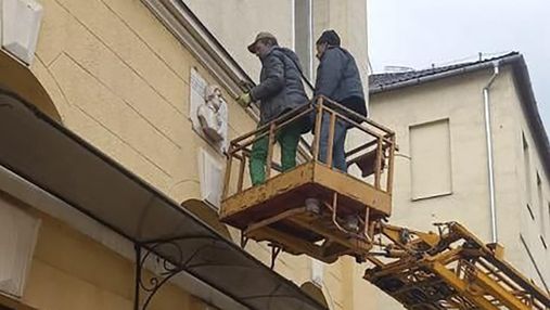 На Закарпатье в рамках дерусификации демонтировали бюст Пушкину