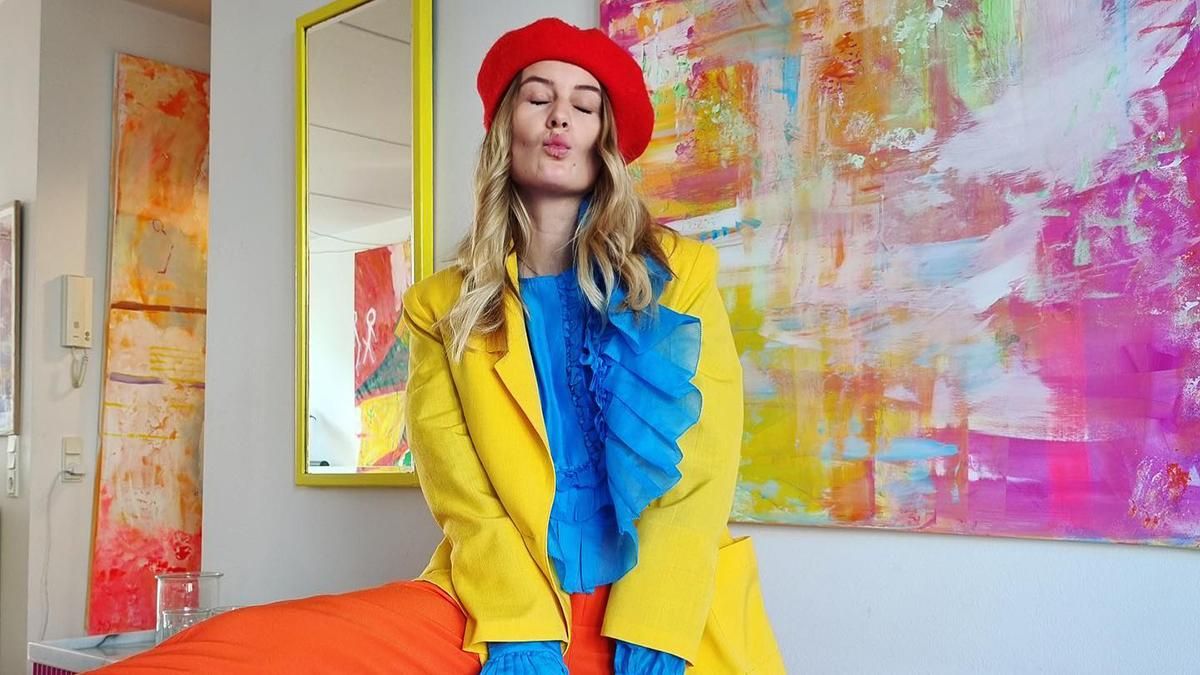 Блогерша из Дании создает образы в цветах украинского флага: модные выходы - Fashion