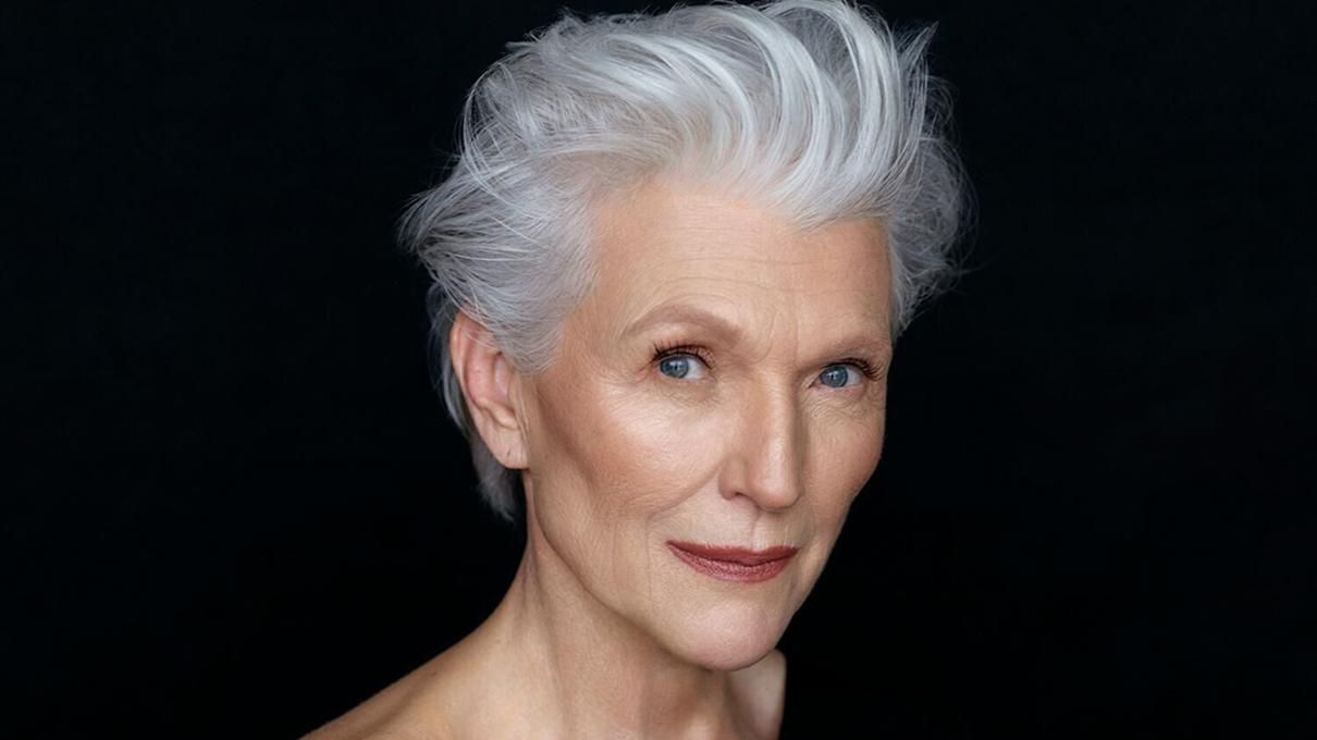 Мэй Маск в вышиванке от Yulia Magdich заговорила по-украински и выложила счет для сбора денег - Fashion Мэй Маск в вышиванке от Yulia Magdich заговорила по-украински и выложила счет для сбора денег - Fashion