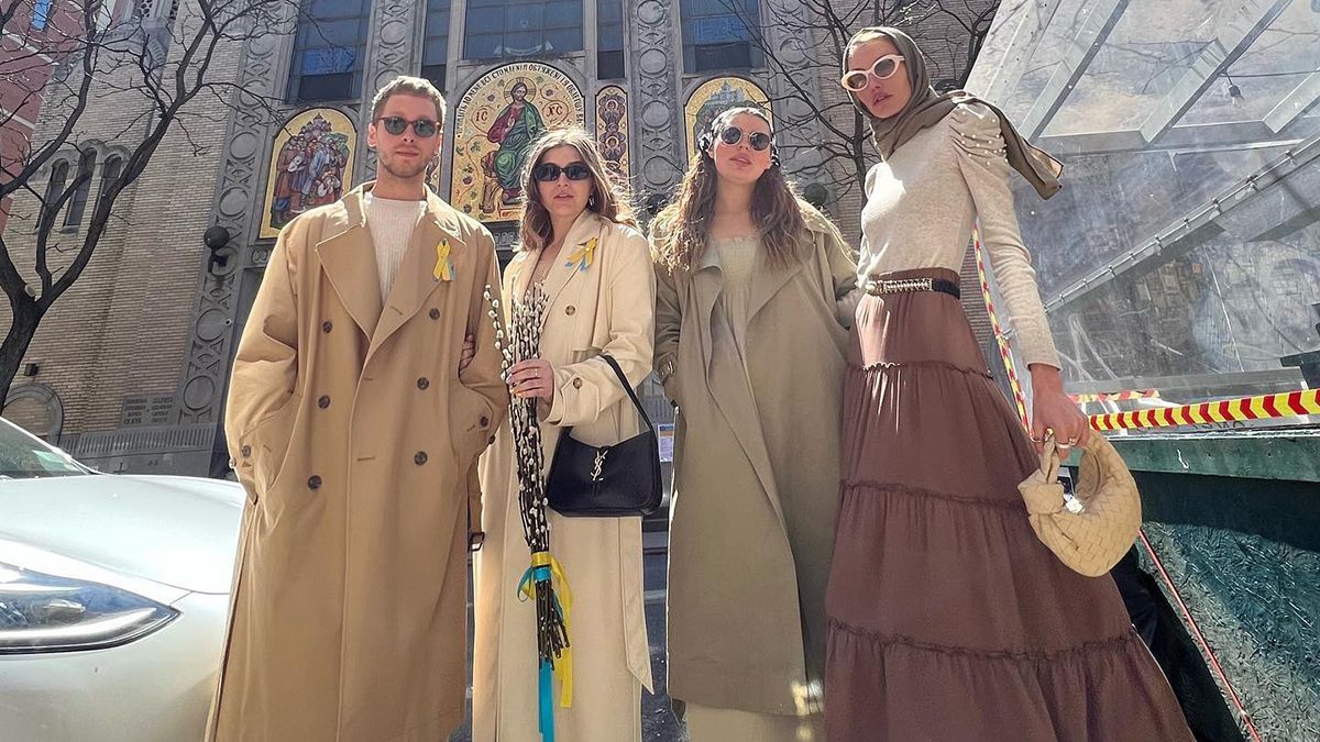 Аліна Байкова та Олександра Зарицька посвятили вербу в Нью-Йорку: фото з площі Тараса Шевченка - Fashion Аліна Байкова та Олександра Зарицька посвятили вербу в Нью-Йорку: фото з площі Тараса Шевченка - Fashion