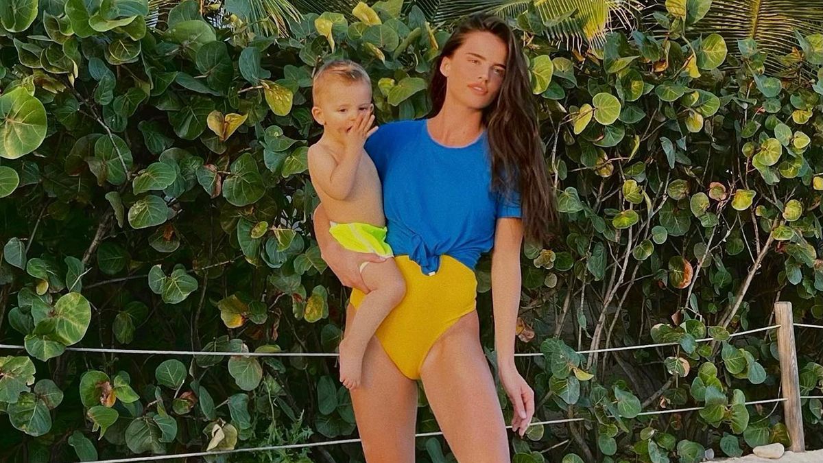 Сочетание синего и желтого – самое модное комбо 2022 года: эффектный образ показывает Анна Андрес - Fashion Сочетание синего и желтого – самое модное комбо 2022 года: эффектный образ показывает Анна Андрес - Fashion