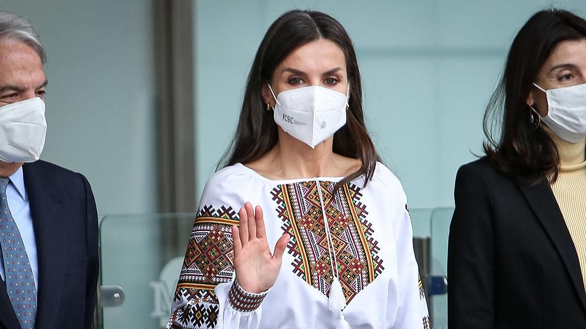 Королева Летиція одягнула вишиванку, яку пошила для неї українка неймовірна історія - Fashion Королева Летиція одягнула вишиванку, яку пошила для неї українка неймовірна історія - Fashion