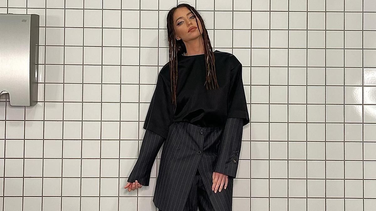 Надя Дорофєєва одягнула на благодійний концерт костюм від бренду Litkovskaya за 14 тисяч гривень - Fashion Надя Дорофєєва одягнула на благодійний концерт костюм від бренду Litkovskaya за 14 тисяч гривень - Fashion