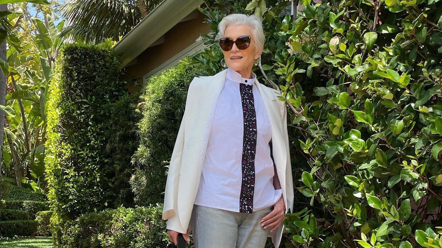 Мей Маск з’явилася у новій у вишиванці від українського бренду Kris Maran бездоганний образ - Fashion Мей Маск з’явилася у новій у вишиванці від українського бренду Kris Maran бездоганний образ - Fashion