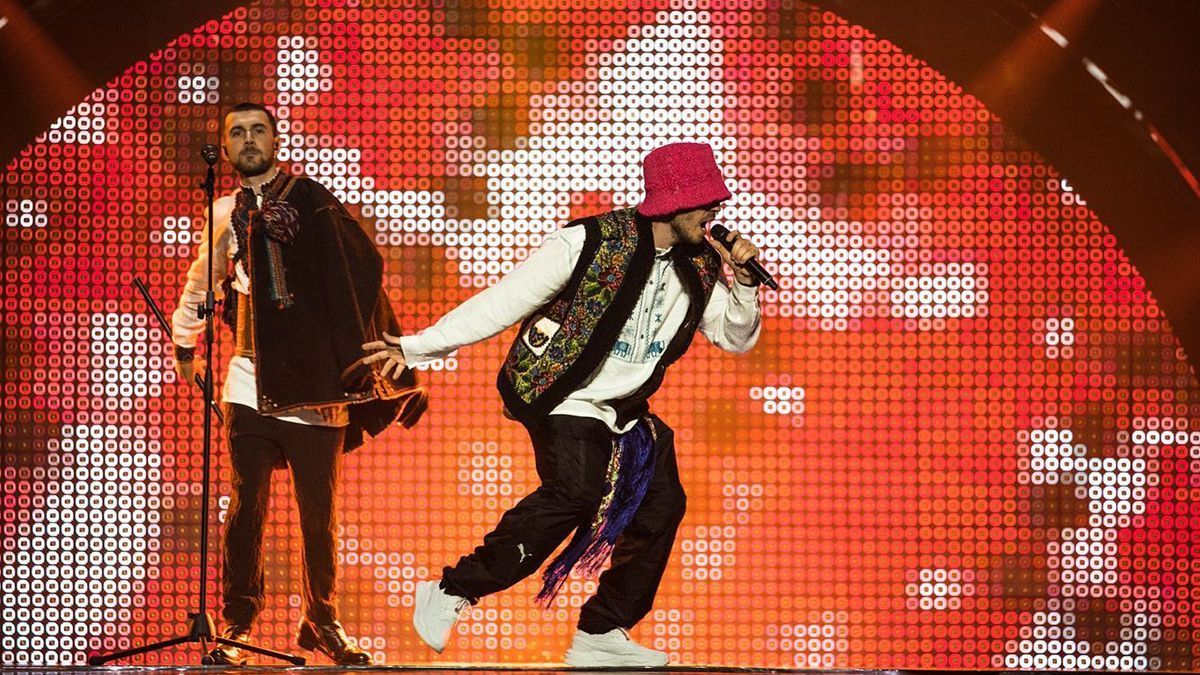 Тайстра, кептар и сердак Kalush Orchestra вышли на сцену Евровидения в аутентичных костюмах - Fashion Тайстра, кептар и сердак Kalush Orchestra вышли на сцену Евровидения в аутентичных костюмах - Fashion