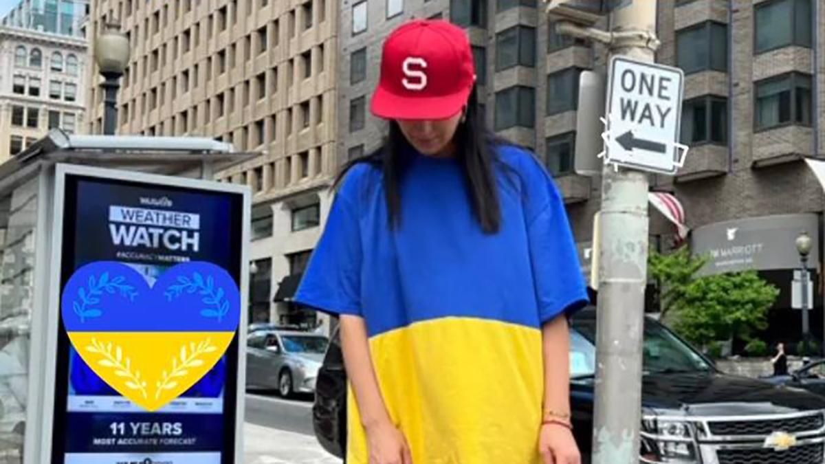 Джамала вийшла на вулиці Вашингтона в синьо-жовтій футболці  патріотичний образ - Fashion