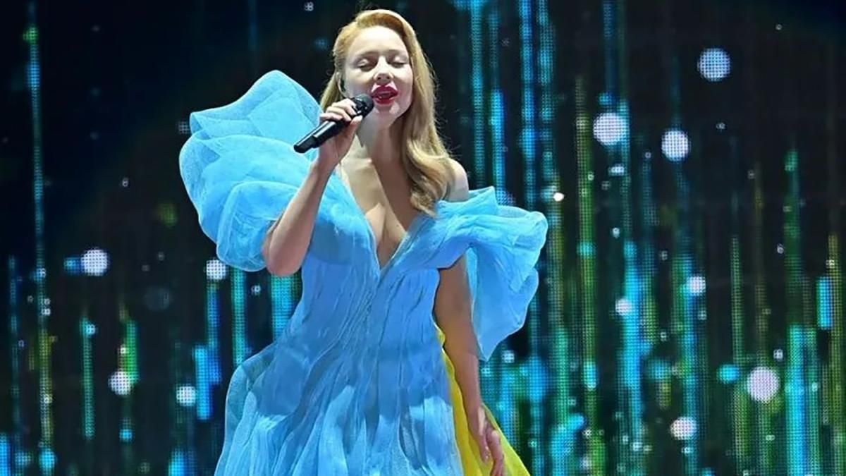 Тина Кароль надела голубовато-желтое платье на выступлении в Японии роскошный образ - Fashion Тина Кароль надела голубовато-желтое платье на выступлении в Японии роскошный образ - Fashion