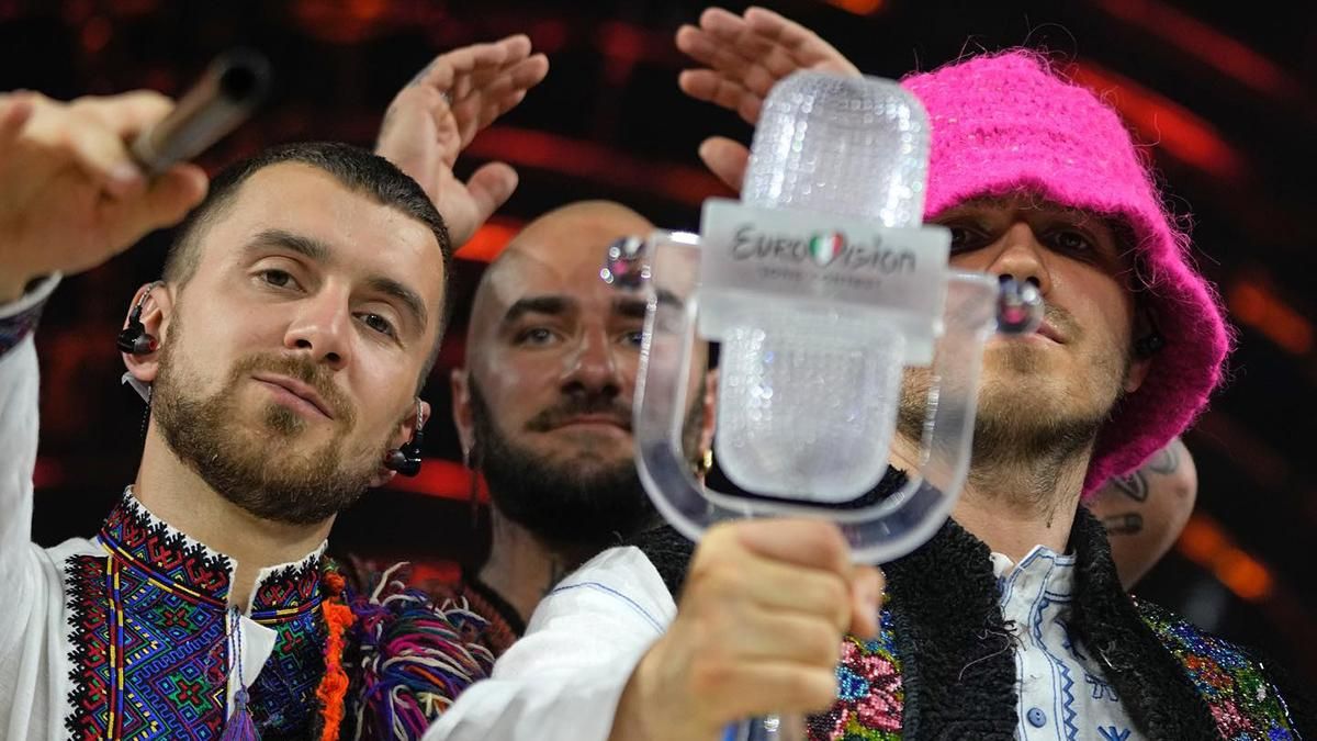 Розовая панама – тренд весны где купить знаковый головной убор фронтмена группы Kalush Orchestra - Fashion Розовая панама – тренд весны где купить знаковый головной убор фронтмена группы Kalush Orchestra - Fashion