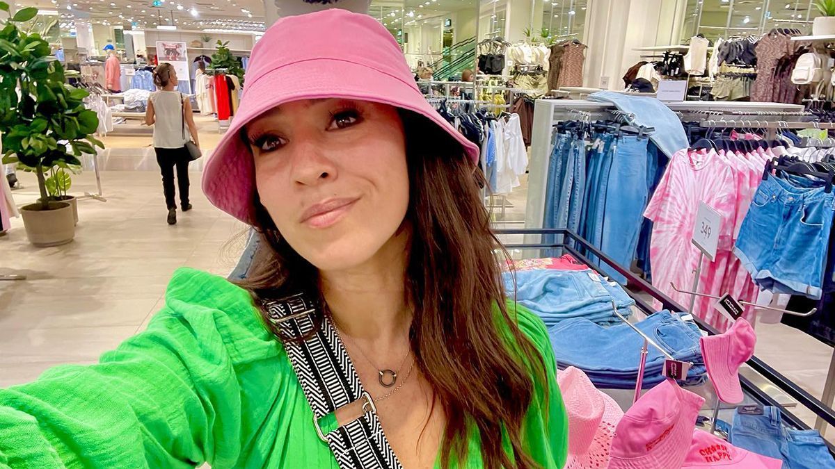 Наталка Карпа підхопила тренд та одягнула рожеву панаму "Мастхев цього сезону" - Fashion Наталка Карпа підхопила тренд та одягнула рожеву панаму "Мастхев цього сезону" - Fashion