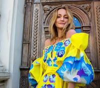 Юлия Магдыч создала патриотическую коллекцию вышиванок в сине-желтых цветах: роскошные фото