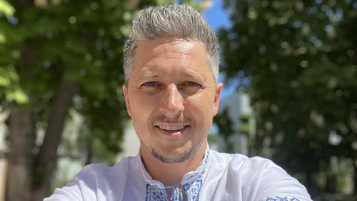 Александр Педан надел на День вышиванки рубашку, которую ему вышила мама щемящее фото - Fashion Александр Педан надел на День вышиванки рубашку, которую ему вышила мама щемящее фото - Fashion