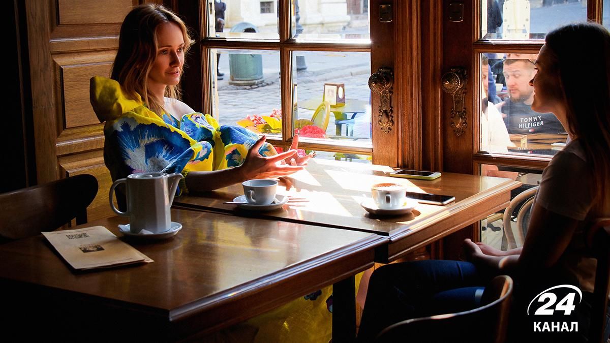 Квіти – це сліди Богородиці на землі, – Юлія Магдич про любов до квітів у маминому садку - Fashion Квіти – це сліди Богородиці на землі, – Юлія Магдич про любов до квітів у маминому садку - Fashion