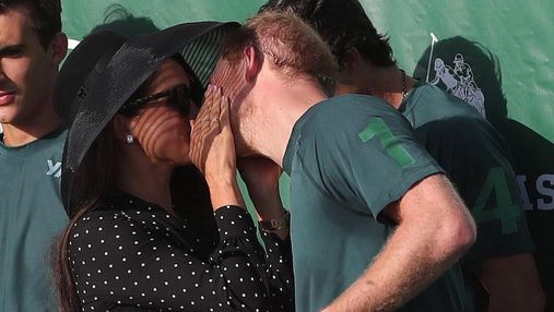Меган Маркл повторила знаменитый поцелуй с принцем Гарри после игры в поло: видео