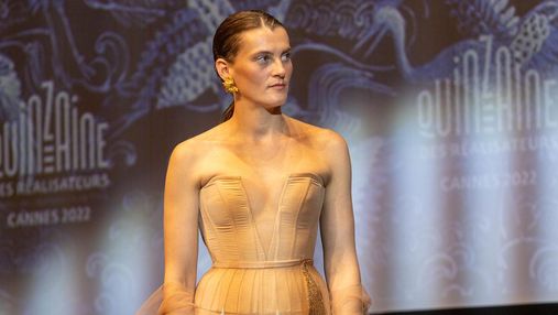 Головна героїня фільму "Памфір" одягнула на прем’єру в Каннах сукню від бренду Frolov