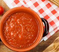 Замість кетчупу: рецепт томатного соусу Наполітано