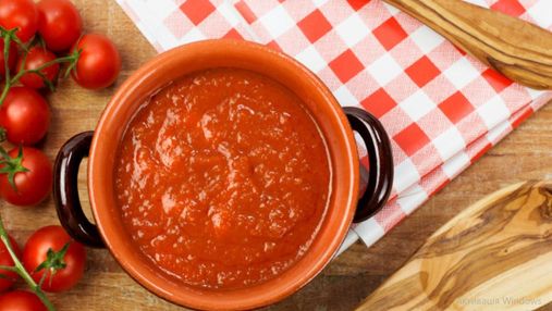 Замість кетчупу: рецепт томатного соусу Наполітано