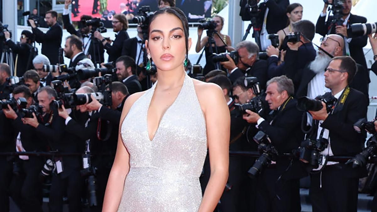 Джорджина Родрігес здійснила перший світський вихід після смерті новонародженого сина - Fashion Джорджина Родрігес здійснила перший світський вихід після смерті новонародженого сина - Fashion