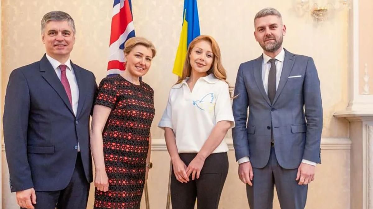 Тіна Кароль прийшла на зустріч з українськими послами у Великій Британії у патріотичному вбранні - Fashion