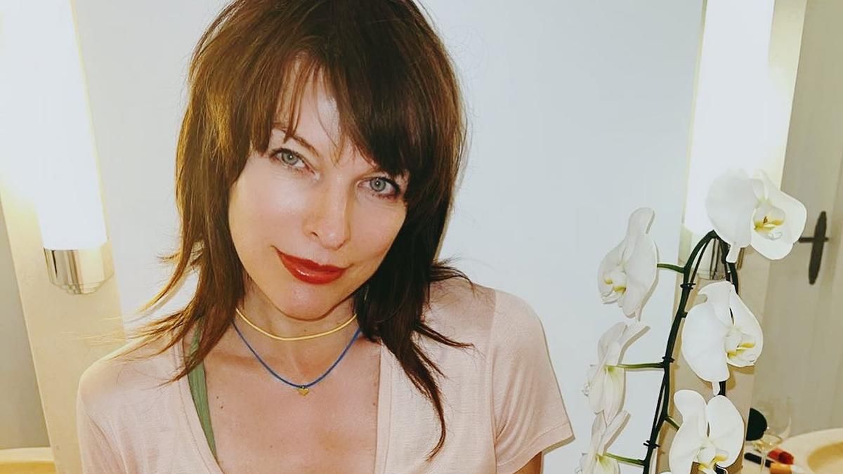 Мила Йовович надела сине-желтые украшения от украинского бренда Guzema Fine Jewelry - Fashion Мила Йовович надела сине-желтые украшения от украинского бренда Guzema Fine Jewelry - Fashion